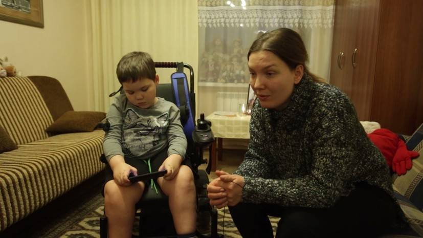 «Нас просто футболят»: семья Рукосуевых добивается лекарства для сына со СМА и наказания за смерть второго ребёнка