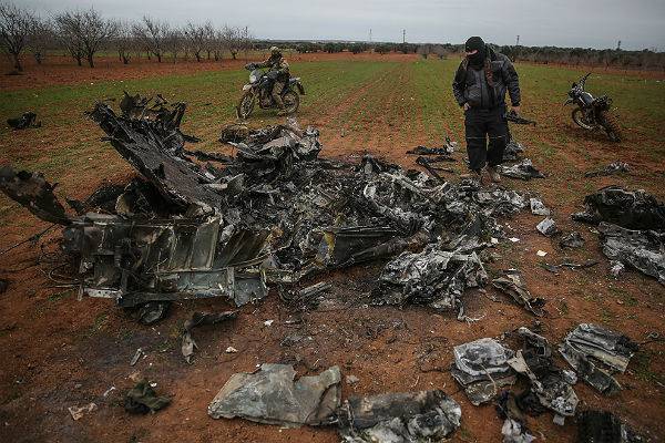 В Идлибе боевики снова сбили вертолет ВВС Сирии
