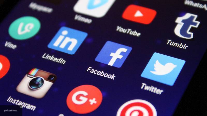 Политолог считает, что одного RT мало для борьбы с информатаками Facebook и Twitter