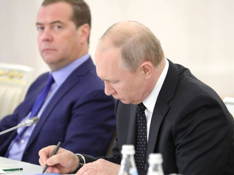 Путин назначил помощниками Медведева в Совбезе его же бывших сотрудников