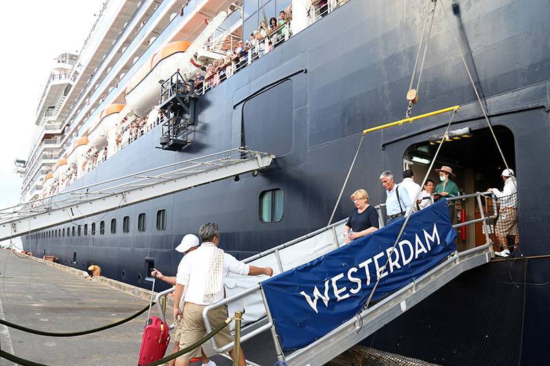 Россиян с лайнера Westerdam доставят на родину за счет судовладельца