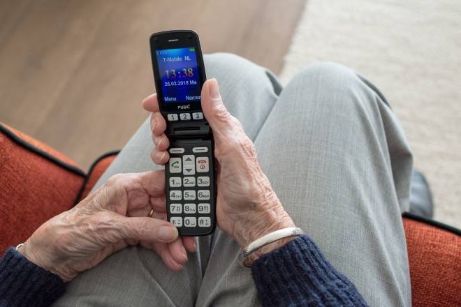 Петербургская компания представила новый бренд телефонов для пожилых