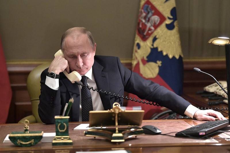 В День святого Валентина Зеленский позвонил Путину