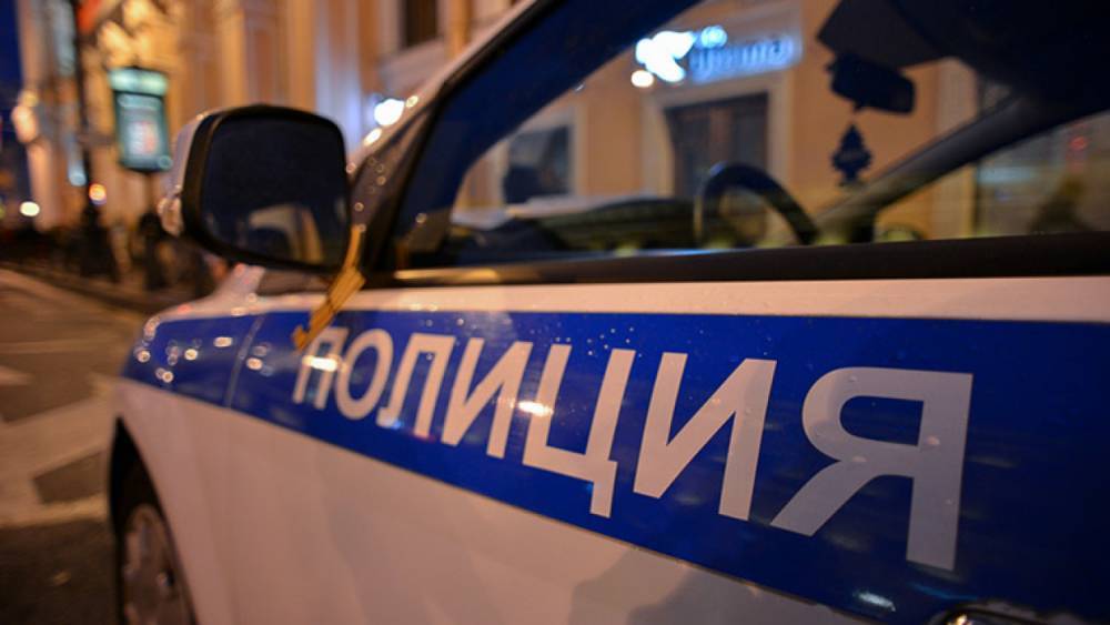 Заменяющий колесо на Малоохтинском проспекте попал в больницу из-за ДТП