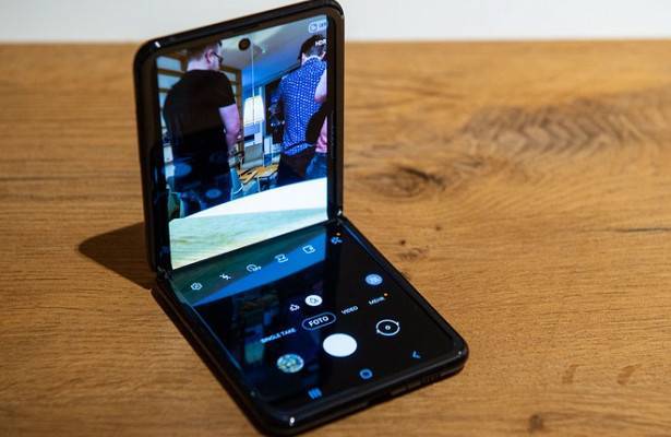 Складной смартфон Galaxy Z Flip поступил в продажу в России