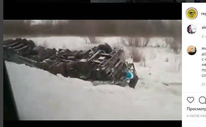 Соцсети: в Татарстане грузовик 3 дня пролежал на обочине после аварии