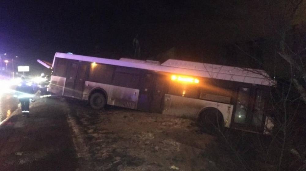 Водитель погиб под колесами собственного автобуса в Волгограде