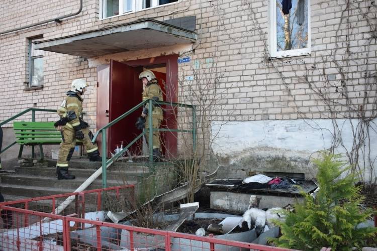 Пожарные в Москве спасли ребенка, оставленного дома без присмотра