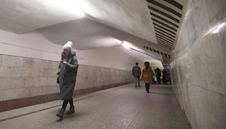 Движение на серой ветке метро восстановлено после падения пассажира
