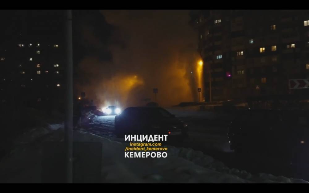 Появилось видео бившего из-под земли фонтана кипятка в Кемерове