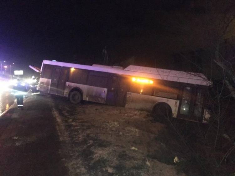 Водитель в Волгограде погиб под колесами собственного автобуса