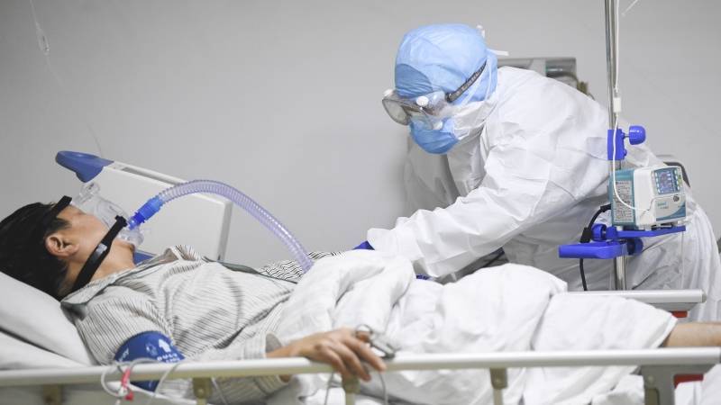 Более 25 тысяч медиков прибыло в китайскую провинцию Хубэй для борьбы с коронавирусом