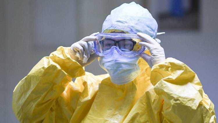Массовое заражение коронавирусом подозревают в больнице Японии