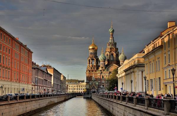 «Осень плавно переходит в весну»: выходные и начало новой недели в Петербурге будут теплыми и сухими