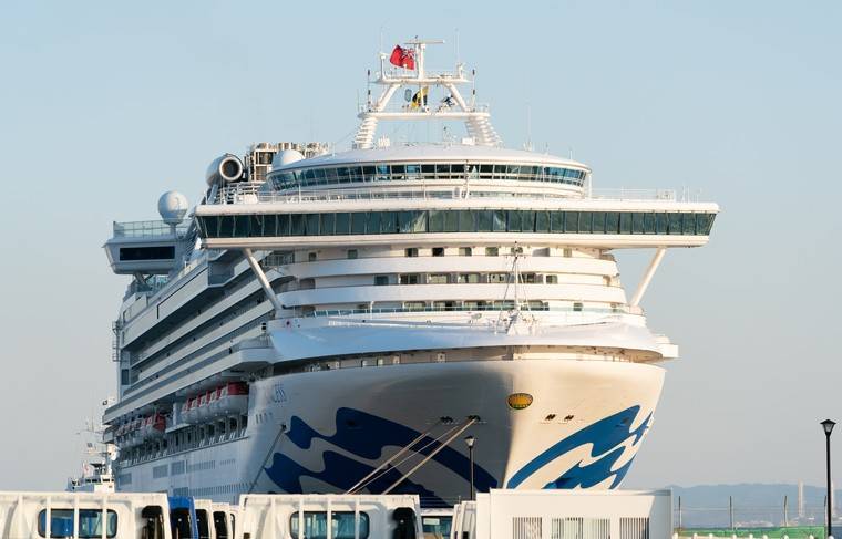 Япония может разрешить эвакуировать туристов с лайнера Diamond Princess