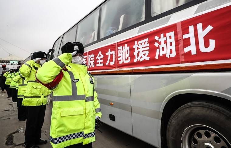 Полиция Шанхая задержала иностранца без медицинской маски