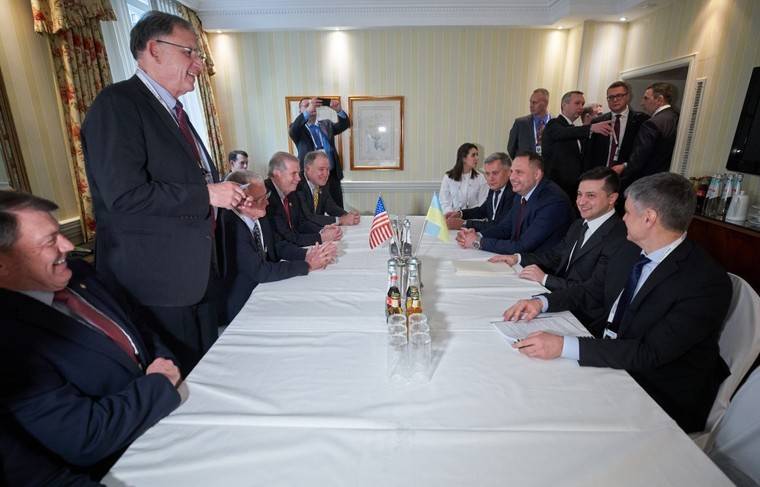 Зеленский попросил США помочь решить конфликт в Донбассе
