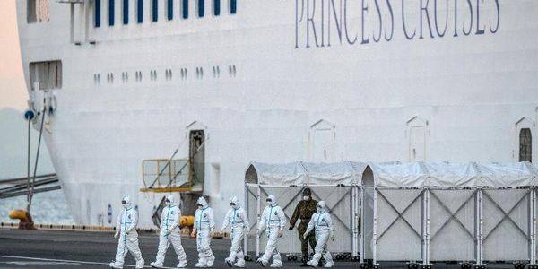 428 американцев эвакуируют с круизного лайнера Diamond Princess с 218 случаями коронавируса COVID-19 на борту