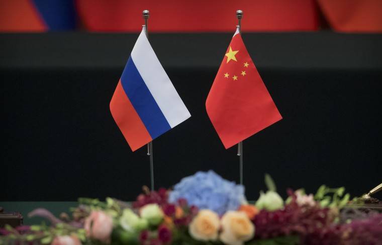 Макрон заявил, что союз России и Китая будет коротким