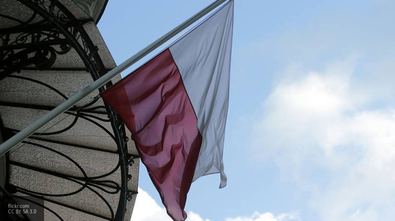 Польша продолжает усиливать информационную войну против РФ, считает Кнутов
