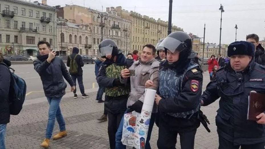 В Петербурге на пикетах против поправок в Конституцию задержали больше 10 человек