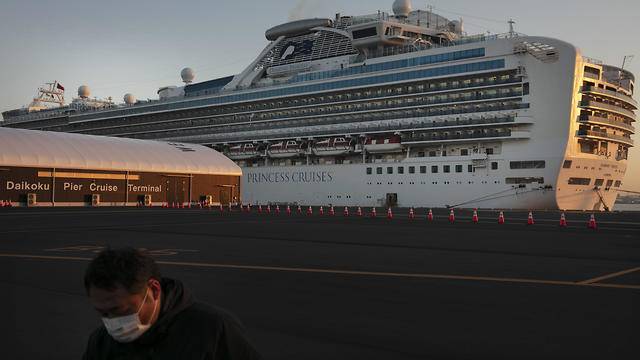 Корабль коронавируса: американские туристы вернутся на родину, израильтяне останутся на борту