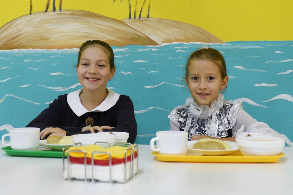 Качество питания в школах Москвы смогут оценить родители, блогеры и СМИ
