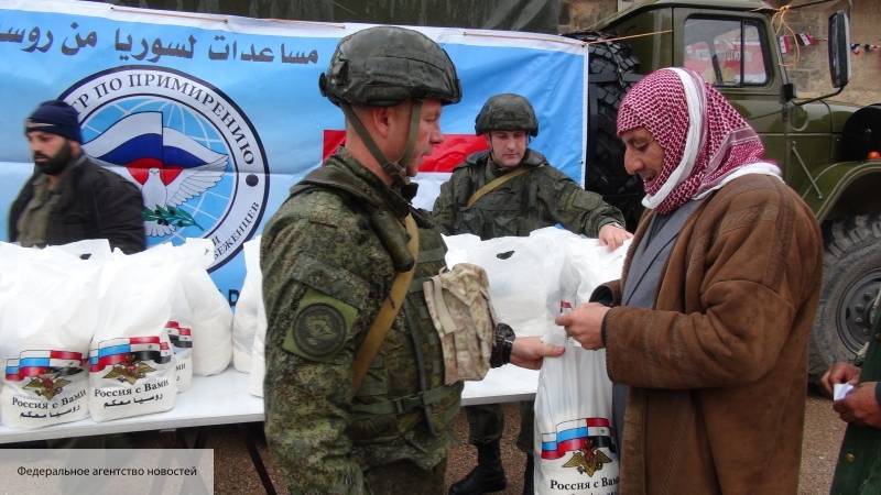 Российские военные оказали гуманитарную помощь сирийцам в провинции Даръа