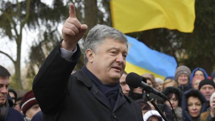 Порошенко заявил, что украинская власть боится оппозиции больше, чем Путина