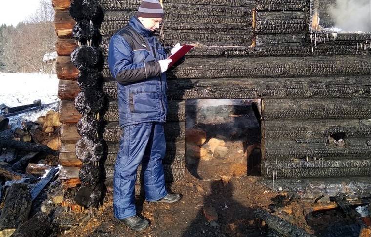 Три человека погибли при пожаре в Кировской области