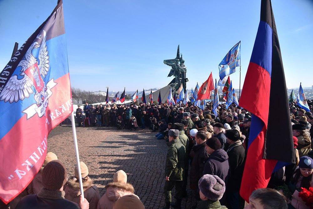 Глава ДНР и президент Южной Осетии приняли участие в митинге в честь воинов-интернационалистов