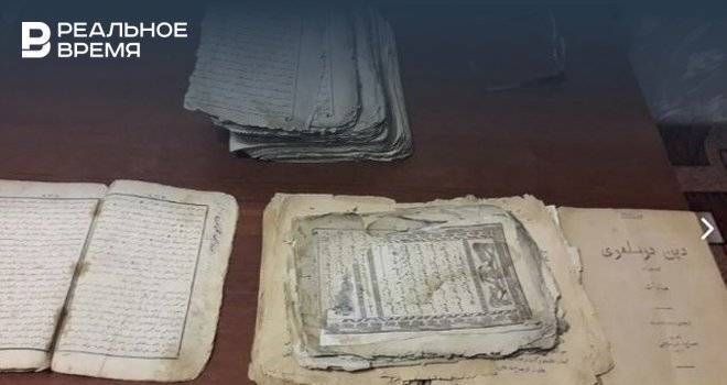 В Казани выставили на продажу два столетних издания Корана за 70 тысяч рублей