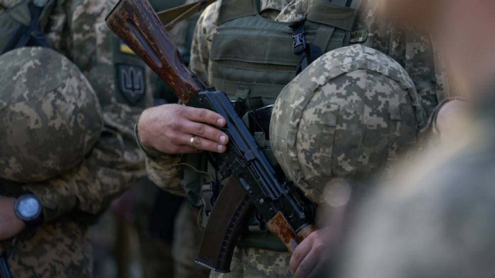 На Украине скопировали «сверхпрочные» шлемы НАТО для ВСУ