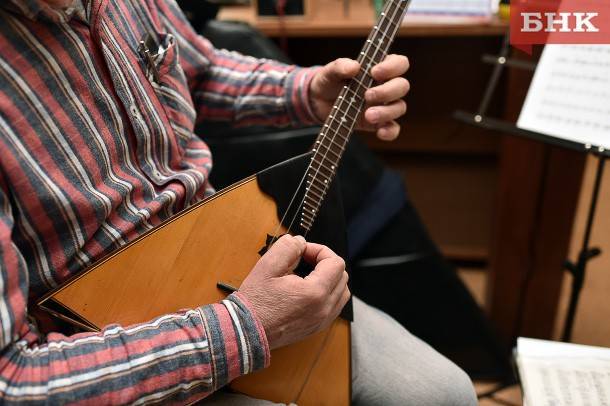В Коми ищут талантливых гитаристов и балалечников