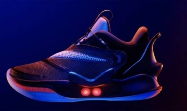 Nike выпустила в продажу вторую версию обуви с автошнуровкой