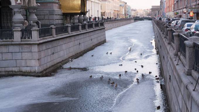Мужчина провалился под лёд на набережной канала Грибоедова