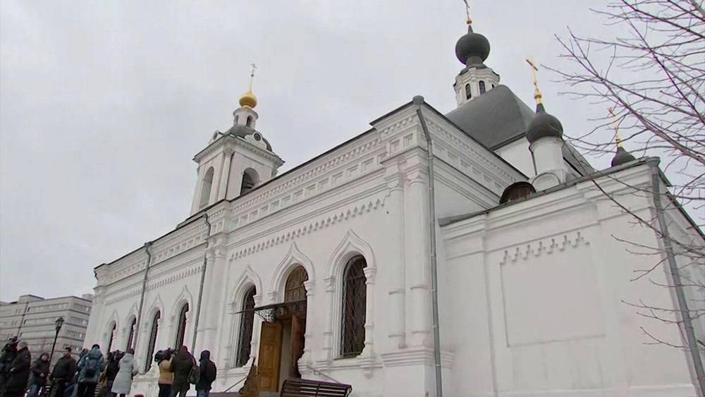 Видео с места нападения на прихожан в московском храме