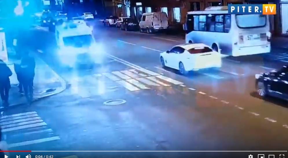 Появилось видео со скорой, сбившей пешехода на полном ходу