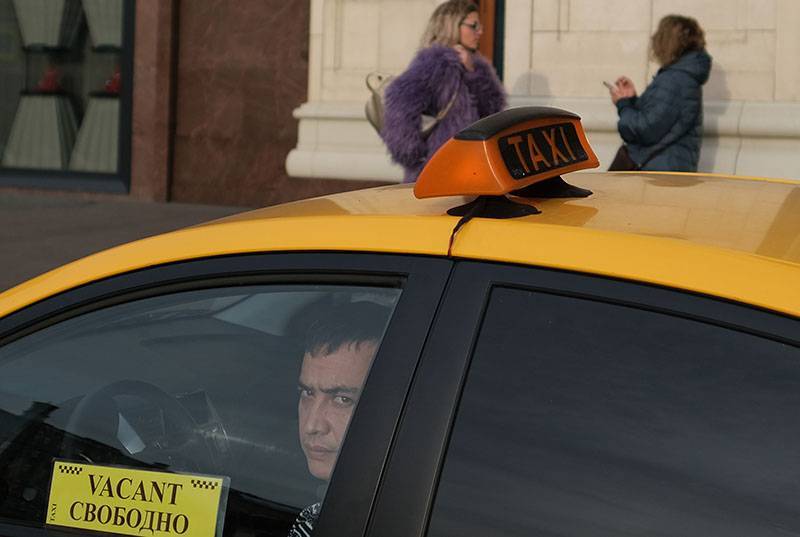 Почему московские таксисты не хотят, чтобы за ними следили
