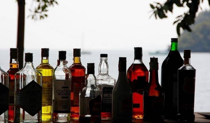 Стало известно, сколько в России нелегального алкоголя