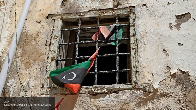 Член совета ПНС Ливии назвал завербованных Турцией боевиков "последней надеждой Сарраджа"