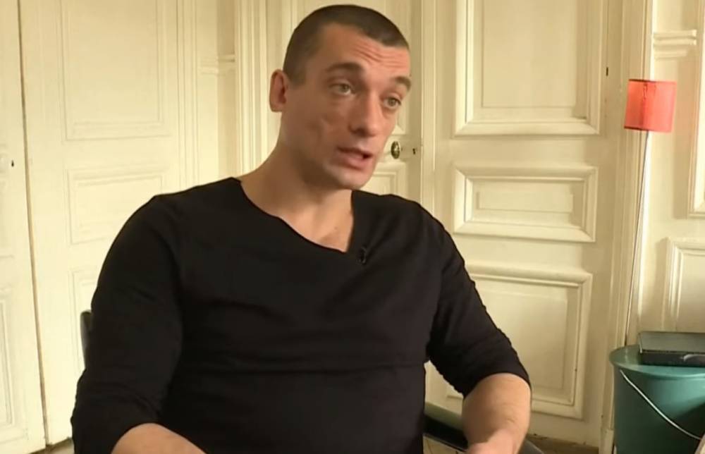 Художника Павленского задержали в Париже за публикацию видео интимного характера