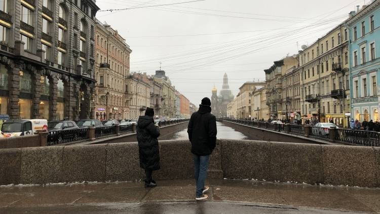 Полицейские спасли парня, провалившегося под лед в Петербурге