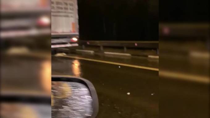 На Мурманском шоссе произошла авария с участием маршрутки и фуры