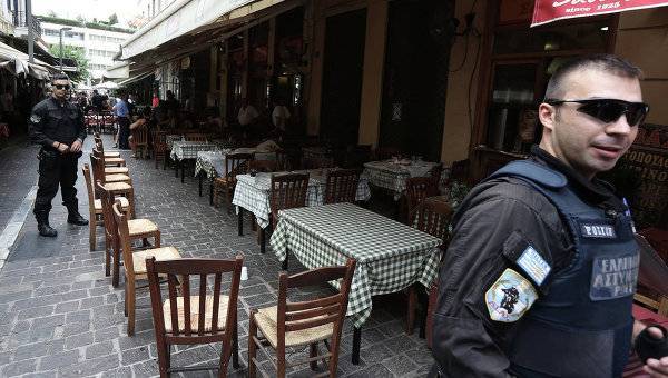 На Кипре посетителей кафе обстреляли из автомата Калашникова