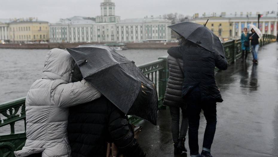 Синоптики объявили в Петербурге и Ленобласти предпоследний уровень погодной опасности