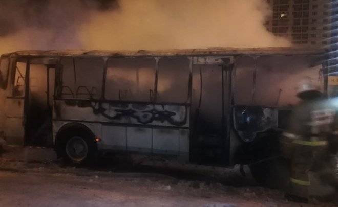 В Уфе на остановке сгорел автобус