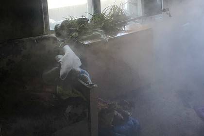 Трое российских детей оказались заперты за железной дверью во время пожара