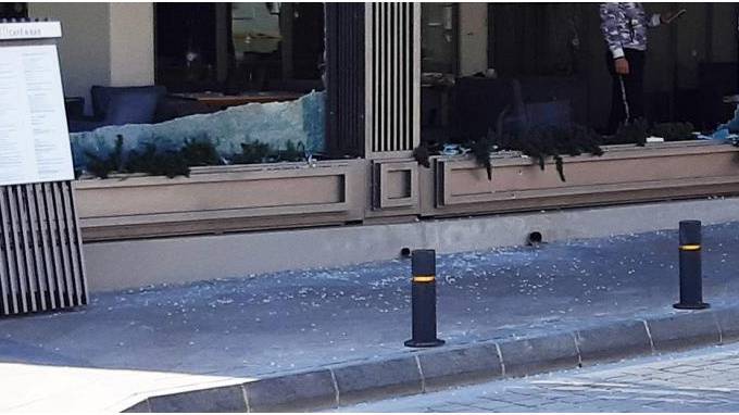 На Кипре неизвестный открыл огонь по посетителям кафе из автомата Калашникова