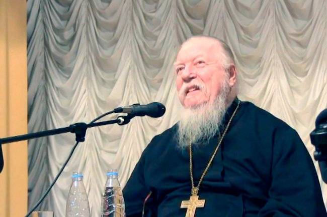 Голос Церкви прогремел на всю страну: как в России отреагировали на слова протоирея Смирнова